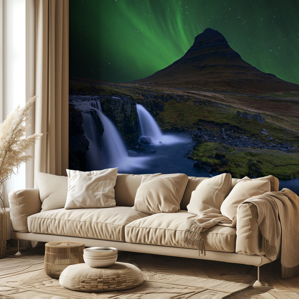 Kirkjufell... Bajo un cielo verde boreal | Papel Pintado Fotográfico