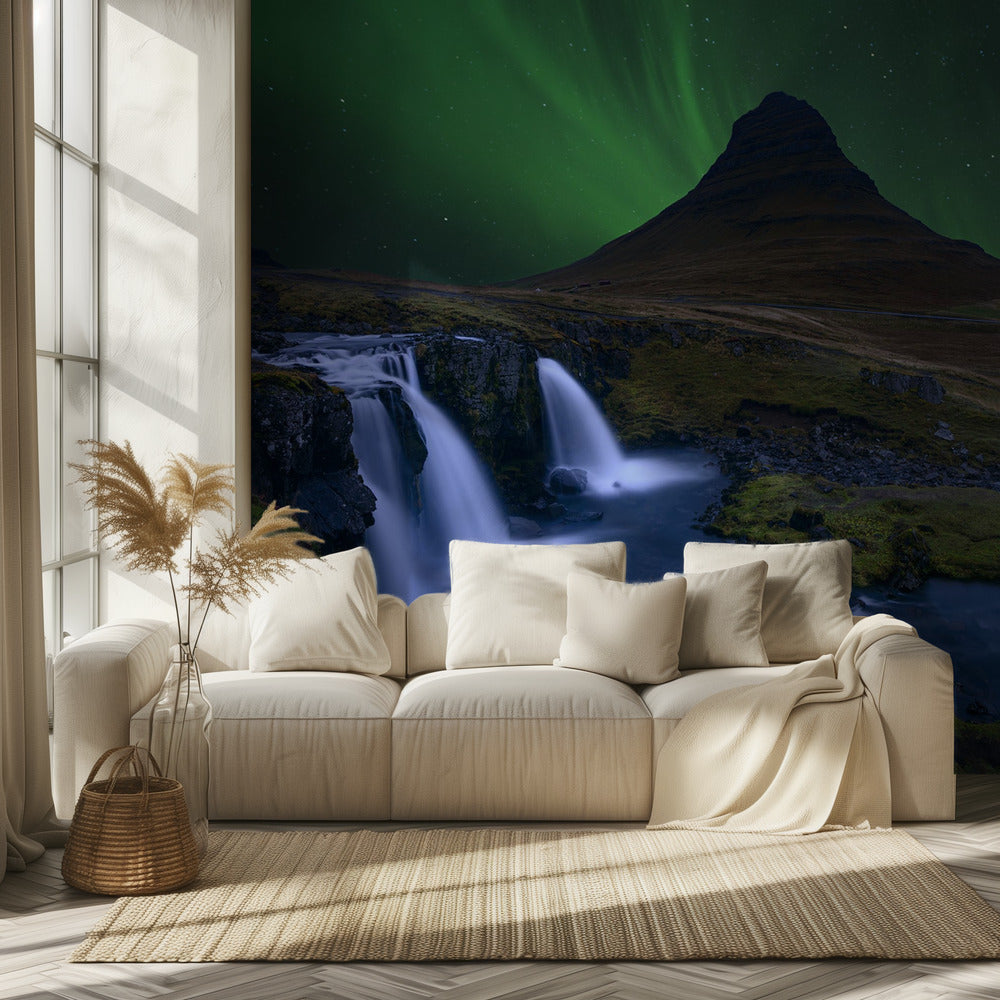 Kirkjufell... Bajo un cielo verde boreal | Papel Pintado Fotográfico