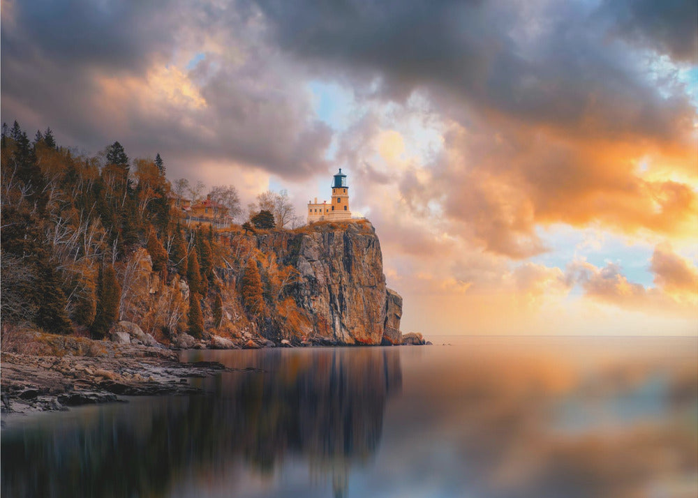 Une journée nuageuse au phare de Split Rock | Papier Peint Photo