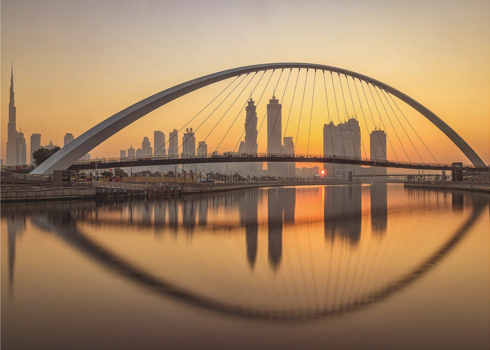 Auringonnousu Dubain vesikanavalla | Canvastaulut