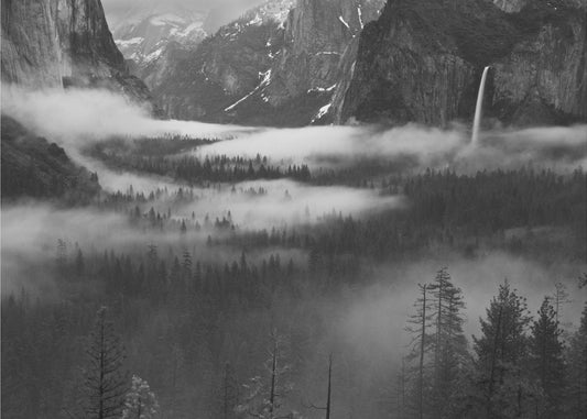 Mgła unosząca się w Dolinie Yosemite | Fototapeta